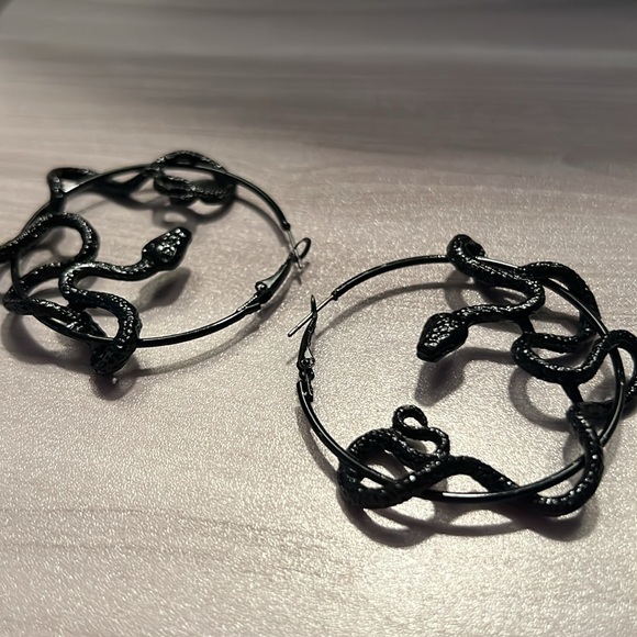 Snake Hoop Earrings 🐍 - Picture 2 of 3